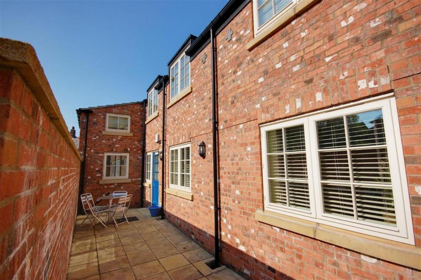 Hotties House - Two-Bed Cottage, Dog-Friendly & Off-Street Parking - Scarborough Exterior photo