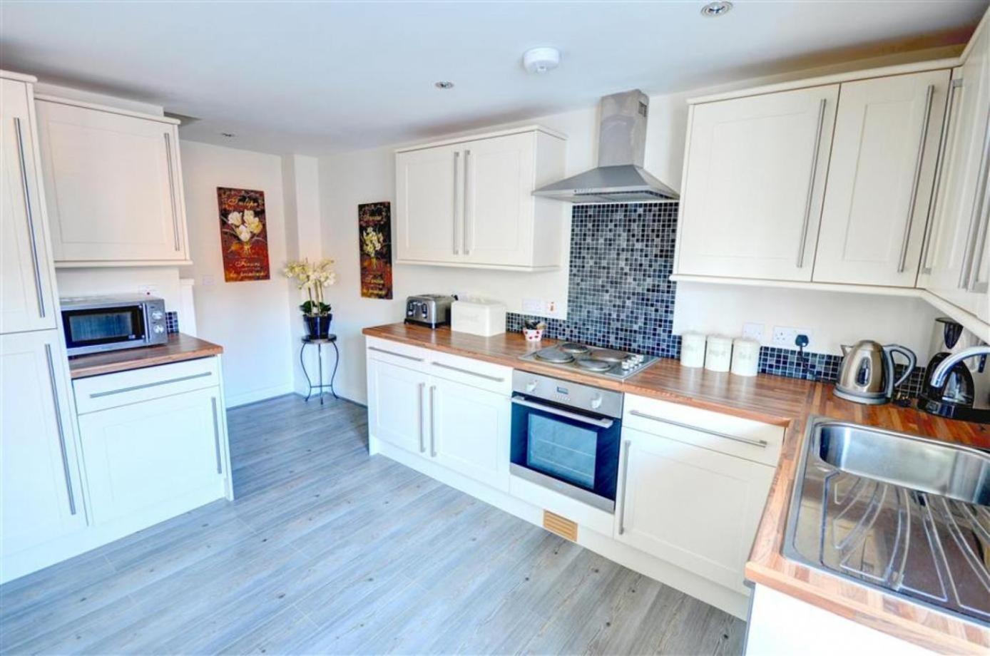 Hotties House - Two-Bed Cottage, Dog-Friendly & Off-Street Parking - Scarborough Exterior photo